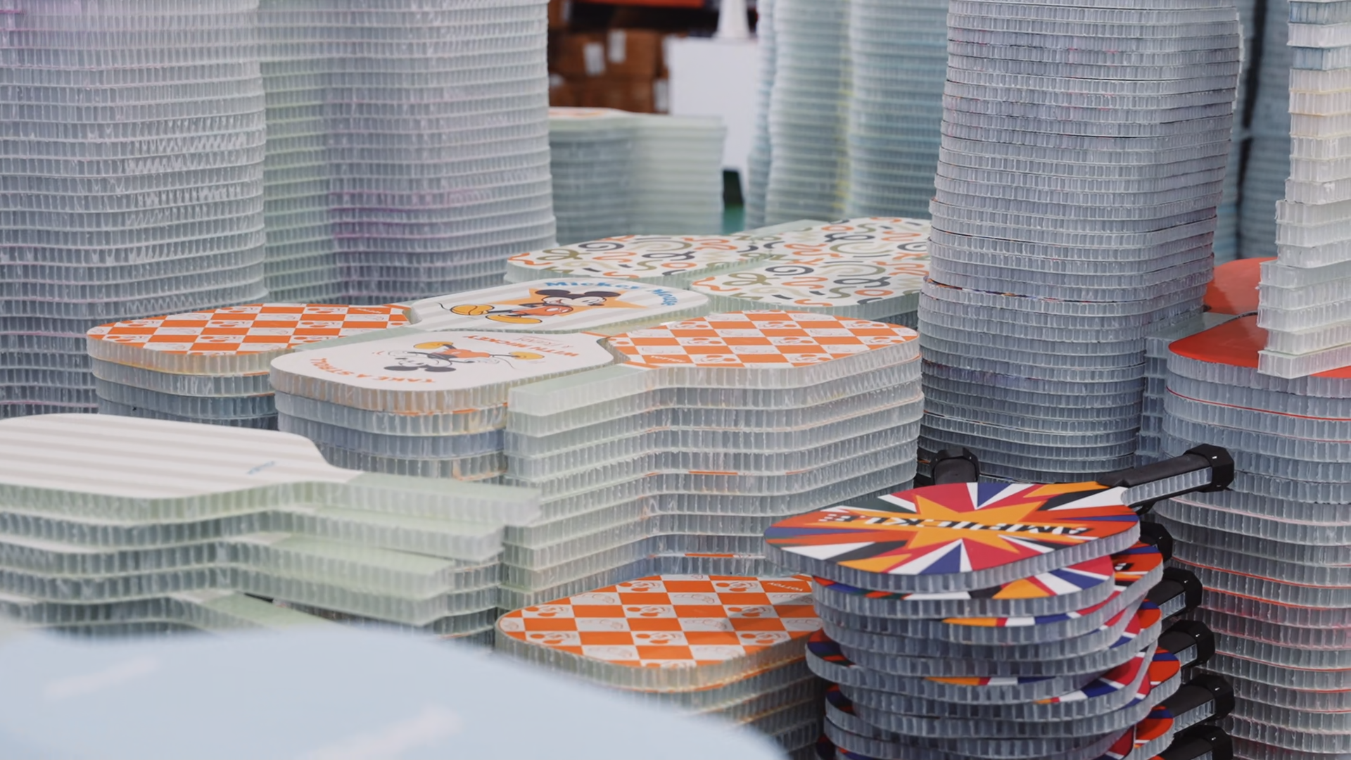 Carbon Fiber vs Fiberglass Pickleball Paddles: Which Material Should Bulk Buyers Choose?