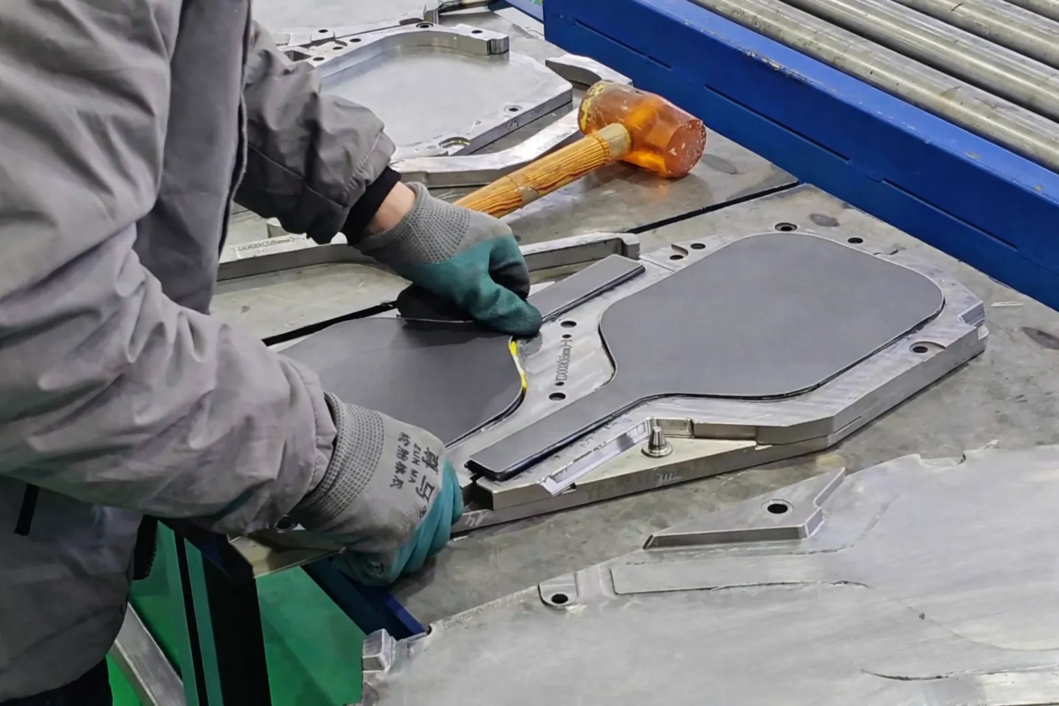 Pickleball paddle thermoforming process in WERiDON